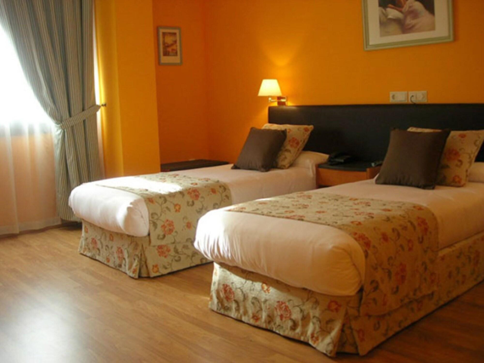 Aeropuerto Madrid Torre Hogar Premium Hotell Torrejón de Ardoz Exteriör bild