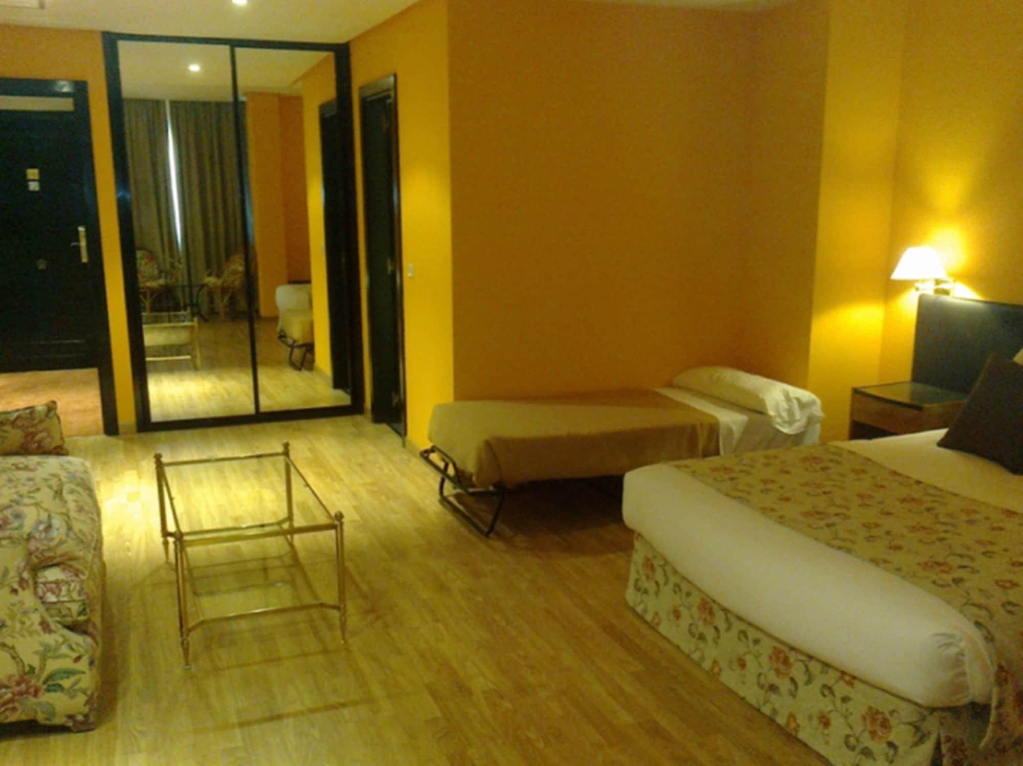 Aeropuerto Madrid Torre Hogar Premium Hotell Torrejón de Ardoz Exteriör bild