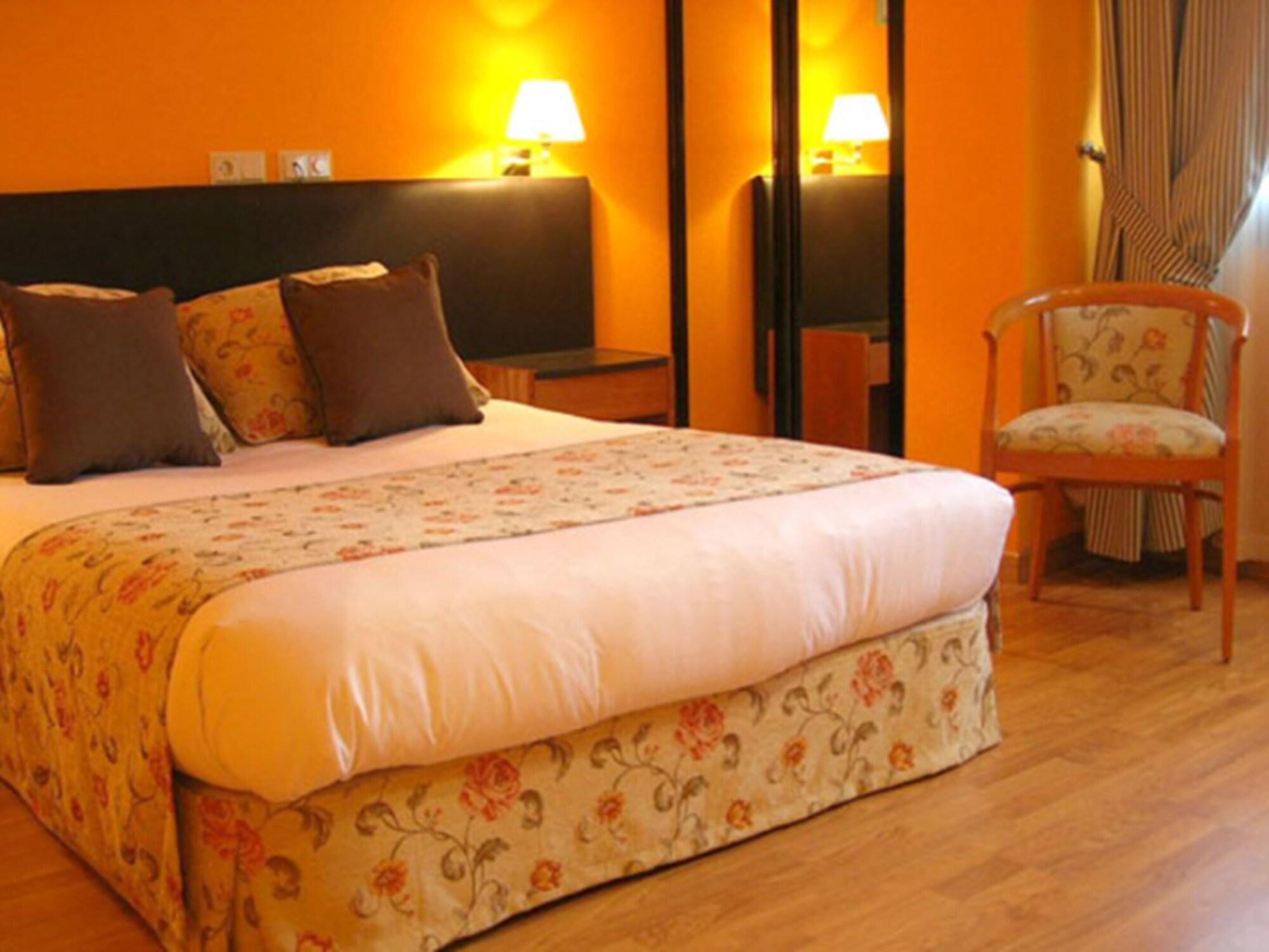 Aeropuerto Madrid Torre Hogar Premium Hotell Torrejón de Ardoz Exteriör bild
