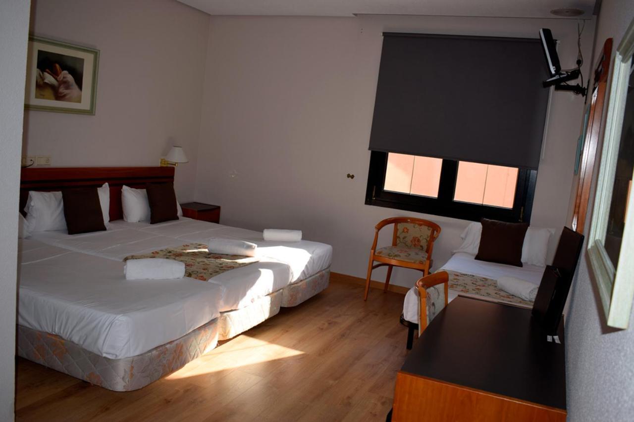 Aeropuerto Madrid Torre Hogar Premium Hotell Torrejón de Ardoz Exteriör bild
