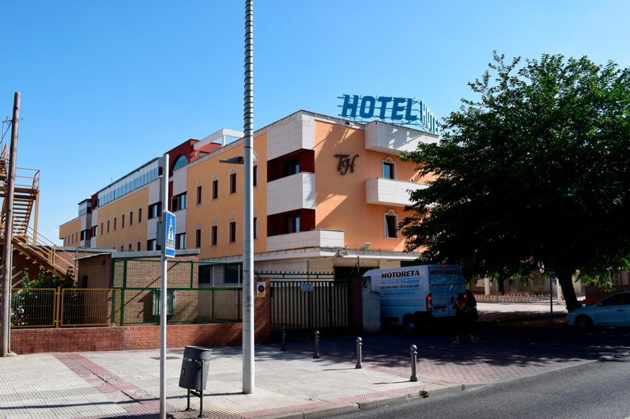 Aeropuerto Madrid Torre Hogar Premium Hotell Torrejón de Ardoz Exteriör bild