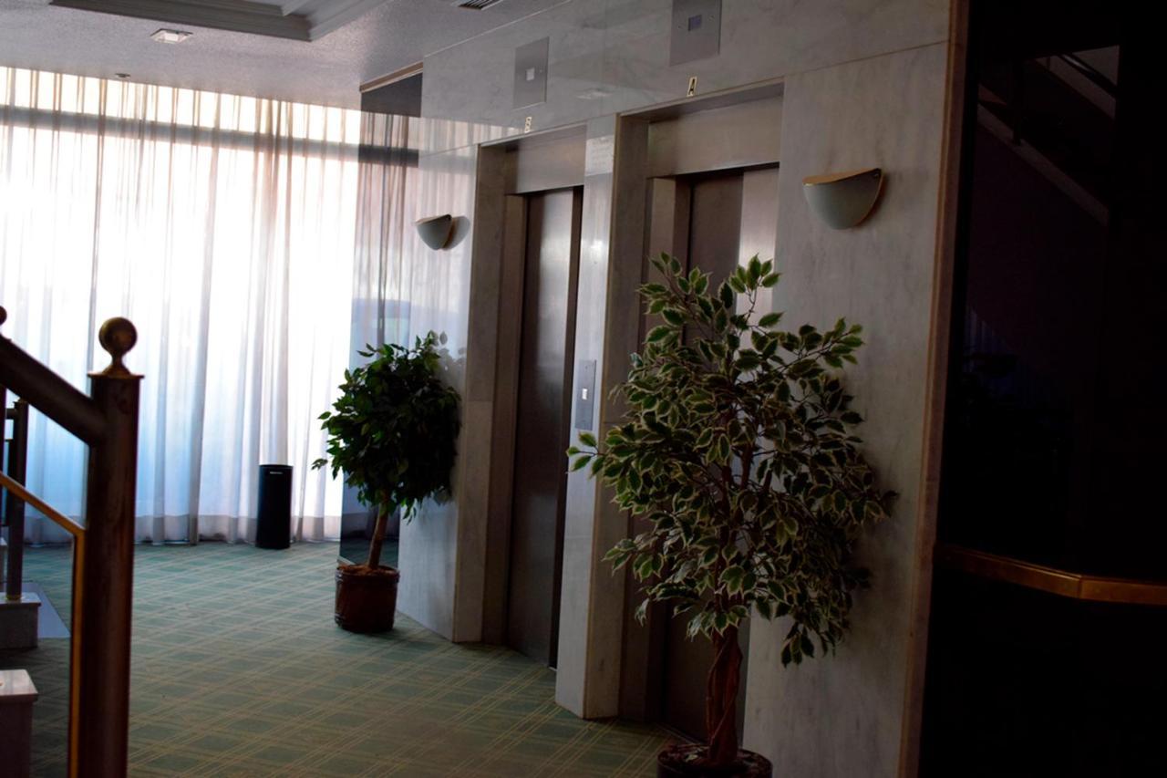 Aeropuerto Madrid Torre Hogar Premium Hotell Torrejón de Ardoz Exteriör bild