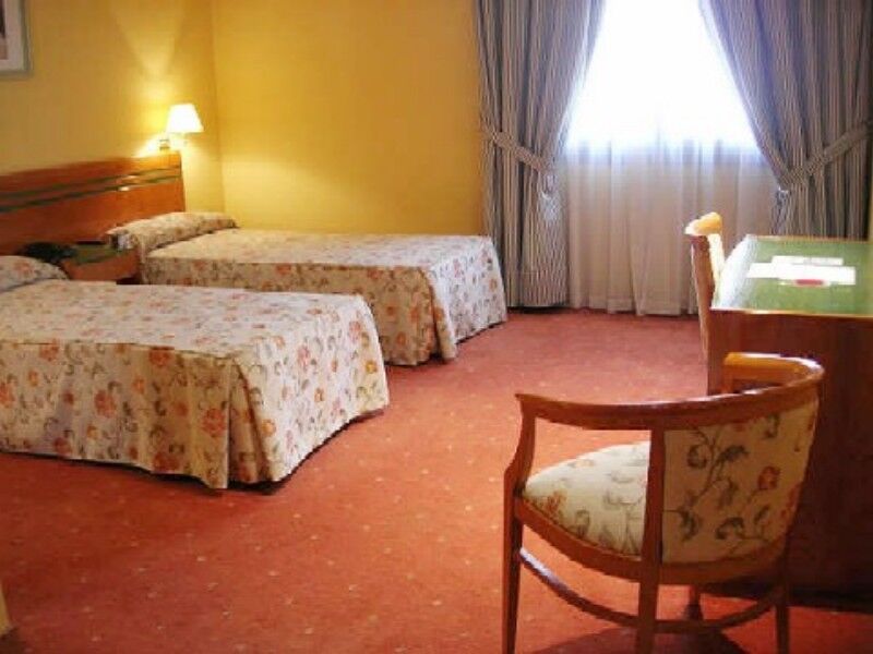 Aeropuerto Madrid Torre Hogar Premium Hotell Torrejón de Ardoz Exteriör bild